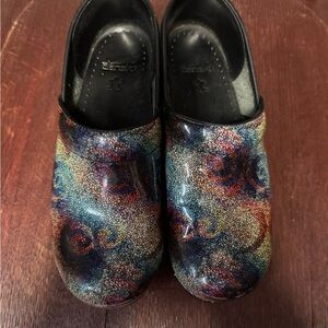 Dansko Kids Multicolor Swirl Clogs with Black Interior